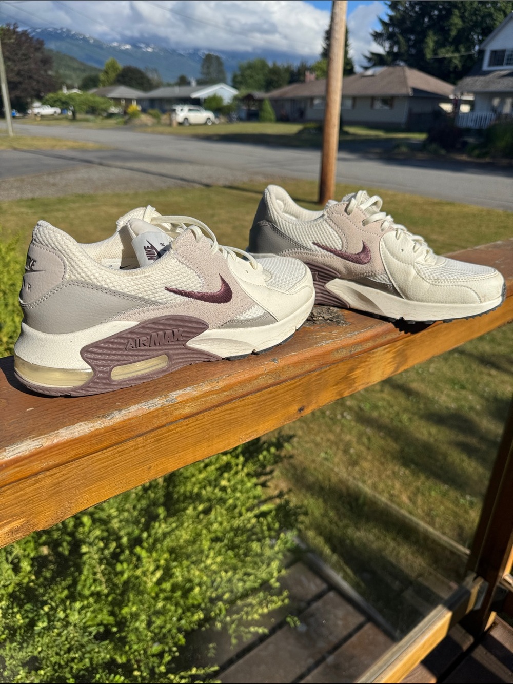 Nike Women’s Sneakers in Cream with Mauve AIR MAX